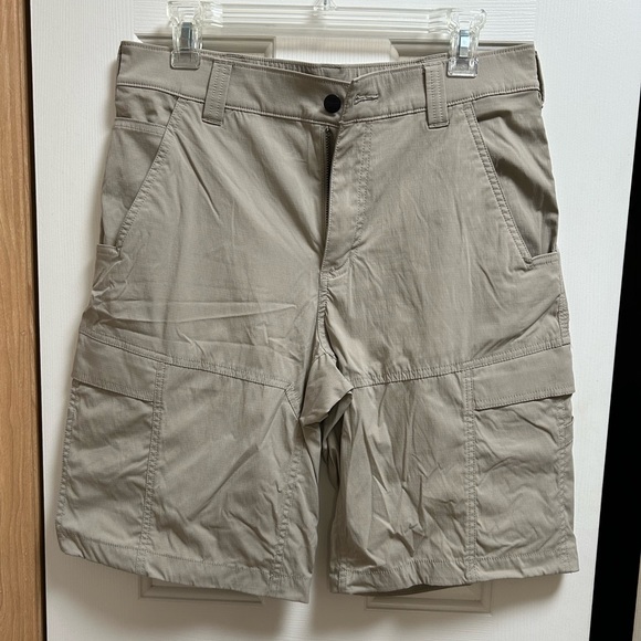 Men’s khaki Columbia shorts - Picture 1 of 6